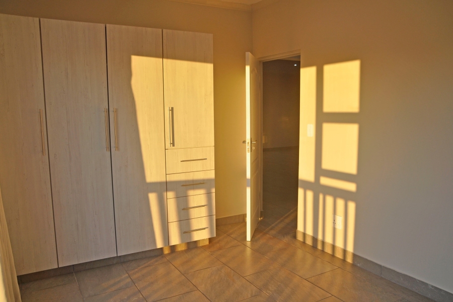 5 Bedroom Property for Sale in Reebok Western Cape